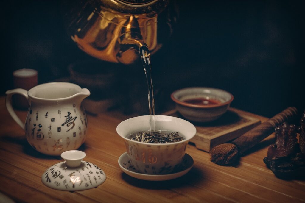 kakukkfű tea olaj természetes gyógymód puffadásra és emésztés